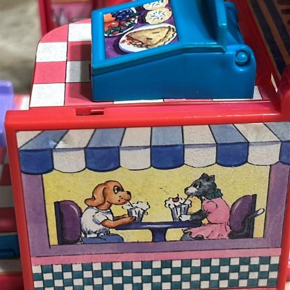 Pound puppies mini diner set, Kibble Korner,no pound puppies included .1995 - Picture 12 of 14